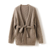 Cardigan in vita con lacci in maglia a trecce con cintura in cashmere aperto sul davanti
