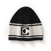 Gestreifte Beanie-Mütze. Vielseitige, lässige, warme Winterstrickmütze